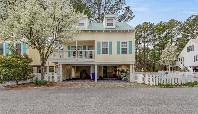 Dog-Friendly Bahamas Cottage Near Beach & Trails – Family Fun Awaits!