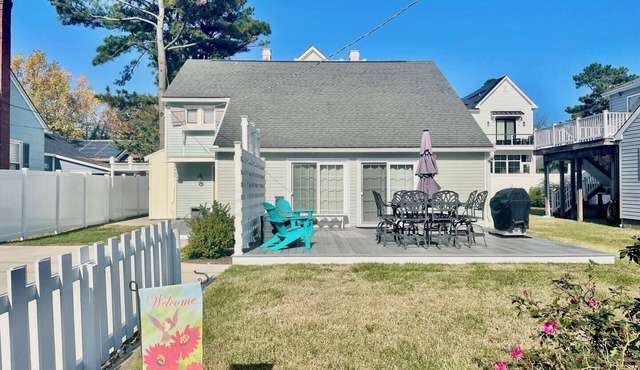 Dog-Friendly Beach Home: Quiet Street, Walk to Beach, Remodeled & Spacious!