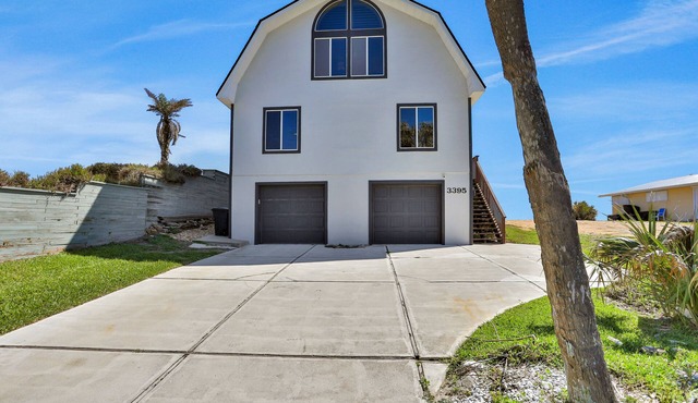 Dog-friendly beachfront home with beach access, deck, fireplace, W/D, AC