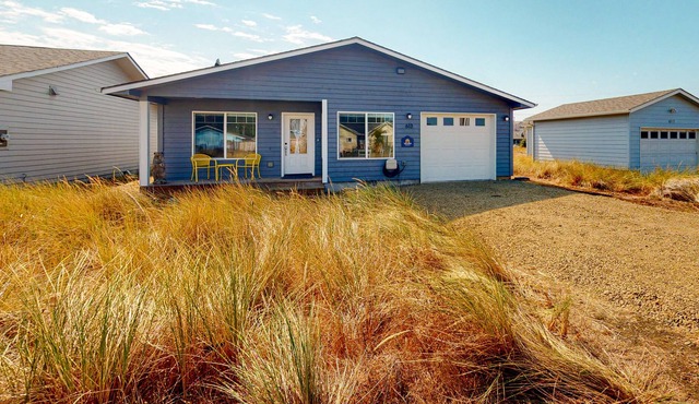 Dog-friendly beach home with private washer/dryer & wood stove - close to beach