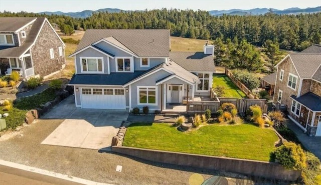 Dog Friendly, Beautiful home on large fenced property. Ping Pong table with Basketball Game!