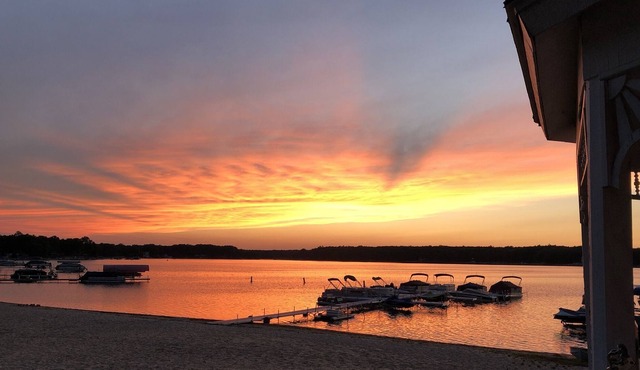 Dog-friendly Big Star Lake Cottage on the Beach // Sleeps 10