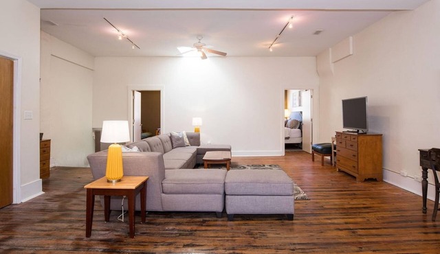 Dog-friendly Broadway Loft