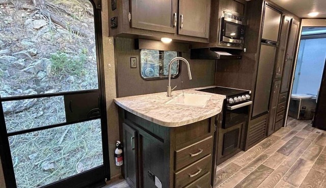Dog-friendly Buffalo Bill Lodge on Coal Creek