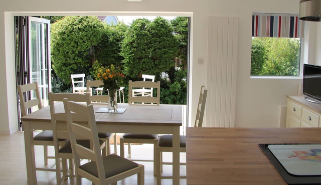 Dog friendly bungalow with EV charger, a short walk to St Merryn village centre