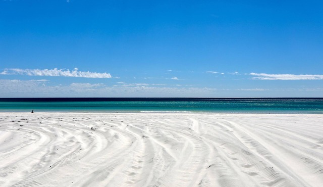 Dog-friendly cottage near the beach with enclosed backyard, firepit, and grill