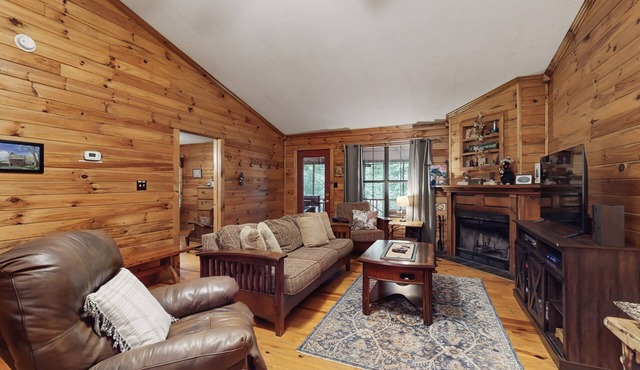 Dog-friendly cabin in the woods w/private hot tub, screened-in deck & BBQ