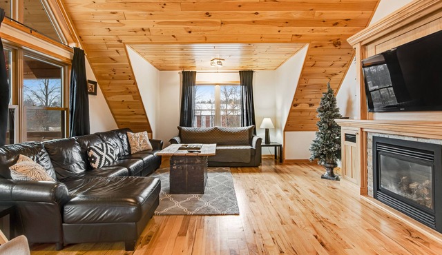 Dog-Friendly Cabin Near State Park with Free WiFi, Gas Fireplace, & Pond Access