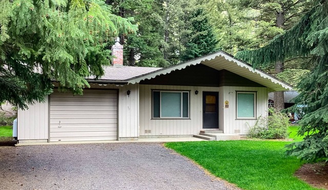 Dog-friendly cabin near lake with mountain view, gas fireplace, deck, & W/D