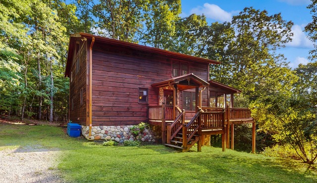 Dog-friendly cabin with wraparound deck, outdoor firepit, & game room