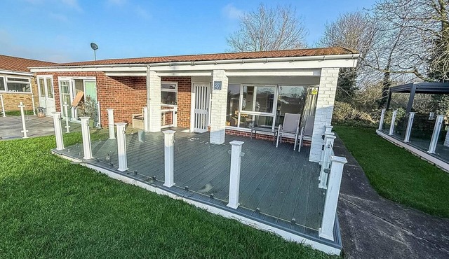 Dog friendly chalet at Broadland Park and Marina in Lowestoft ref 12027B