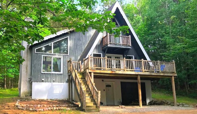 Dog-Friendly Chalet Rental near Whiteface Mountain and Lake Placid, New York