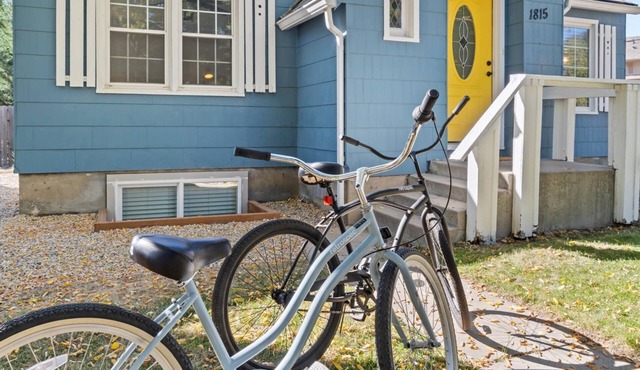 DOG FRIENDLY Charmer! IDEAL Spot to Explore via Bikes(2) to Downtown, Greenbelt, River & Hyde Park!