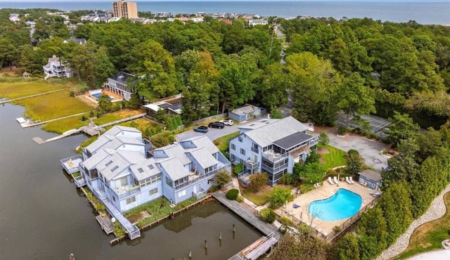 Dog-Friendly Coastal Townhome with Canal Views & Sun Decks in North Shores