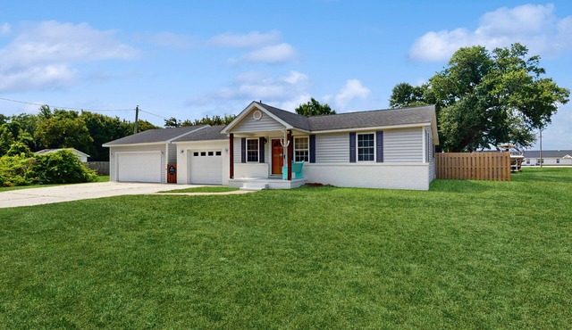 Dog-friendly coastal home with enclosed yard and boat parking available