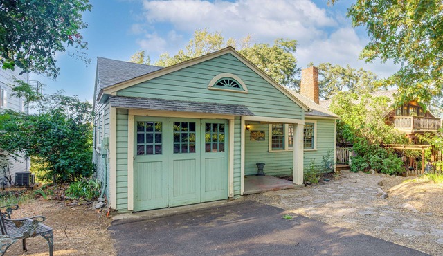 Dog-Friendly 'Columbia Cottage' in Hood River!