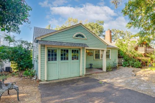 Dog-Friendly Columbia Cottage in Hood River!