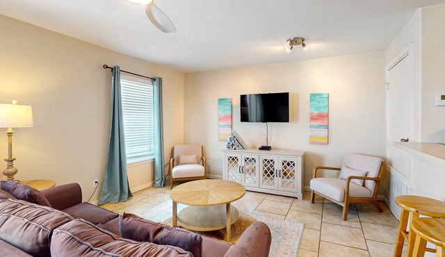 Dog-friendly Condo with Pool & Free WiFi - Walk to the Beach