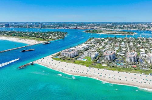 Dog friendly condo with beach access, hot tub, firepit