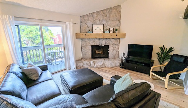 Dog-friendly condo close to Winter Park shuttle with pool, hot tub, tennis, gym