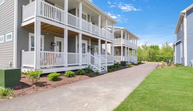 Dog Friendly Condo | Navvy Town Neighborhood