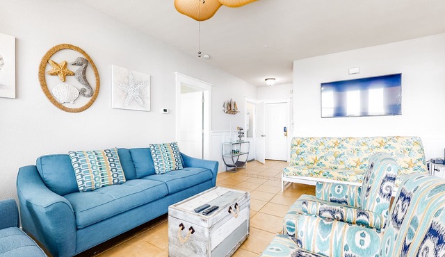 Dog-friendly condo with pool, hot tub & ocean views