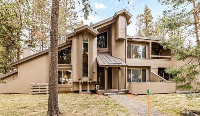 Dog-Friendly Condo with Central AC, WiFi, and Private Washer/Dryer!