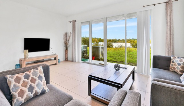 Dog-friendly corner townhome with lake views, pool, basketball & central AC