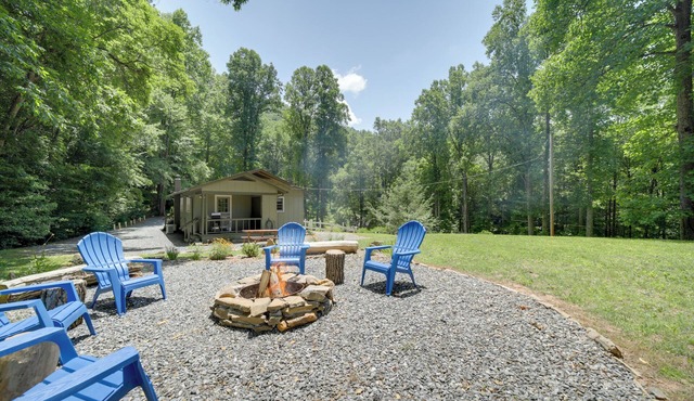 Dog-Friendly Cottage w/Deck in National Forest!