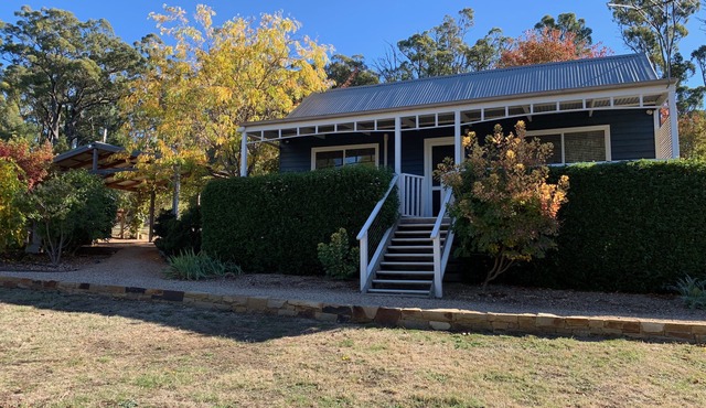 Dog-friendly cottage close to Daylesford - The Cottage at Hollow Log Estate