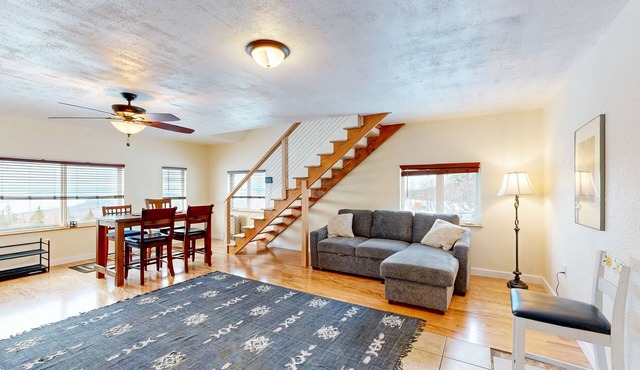 Dog-friendly Cottage with Amazing Panoramic Views of Anchorage Coast