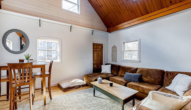 Dog-Friendly Cottage with High-Speed WiFi, Firepit, and Washer/Dryer