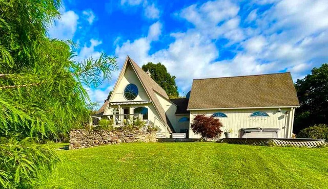 Dog-Friendly Cottage w/Creek, Barn, Game Room, Fire Pit, Hot Tub, Sleeps 10