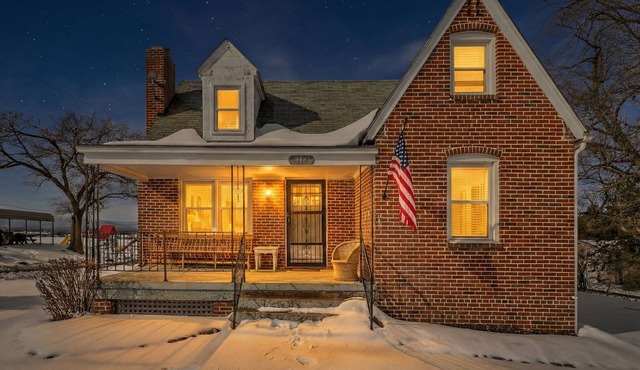 Dog-Friendly Cottage w Playground, Grill & Games