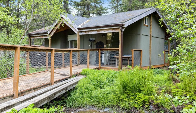 Dog-friendly cottage with private hot tub, great location, and views