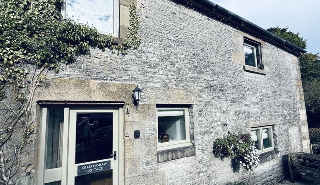 Dog-friendly country cottage for two people