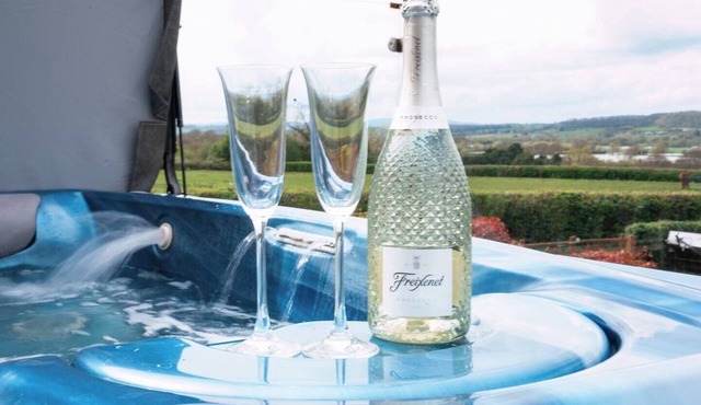 Dog-Friendly Country Home | Woodburner & Hot Tub!