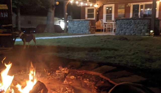 Dog friendly cozy red cottage near lakes and trails