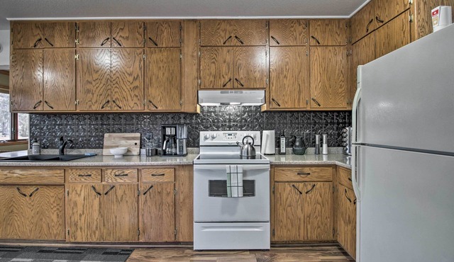 Dog-friendly Crosby Home w/Bike Storage!