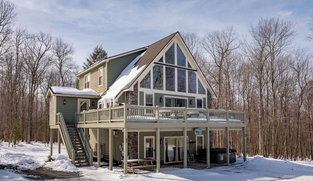 Dog Friendly Deep Creek Chalet w/Hot Tub & Deck