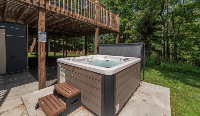 Dog Friendly Deep Creek Gem w/Whirlpool Decks