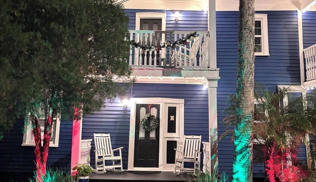 Dog-friendly downtown efficiency w/free bike use