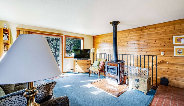 Dog-friendly downtown home moments from the beach w/distant ocean views