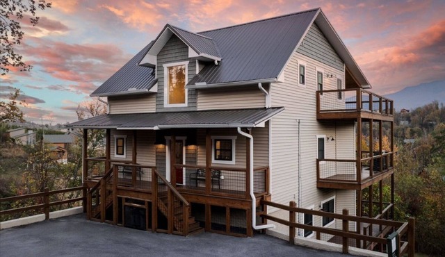 Dog-Friendly Epic Mtn View Hot Tub 5 King Beds (High Five)