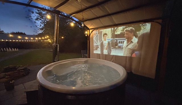 Dog-Friendly Executive Glamping Pod With Hot Tub