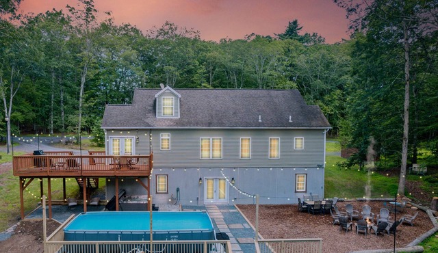 Dog Friendly Farmhouse w/Pool, Hot Tub, Fire Pit