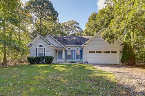Dog-Friendly Family Retreat Near Chincoteague Bay!