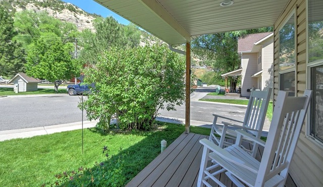 Dog Friendly Family Home w/ Decks, Near Downtown & Trails, 13 mi.to Hot Springs!