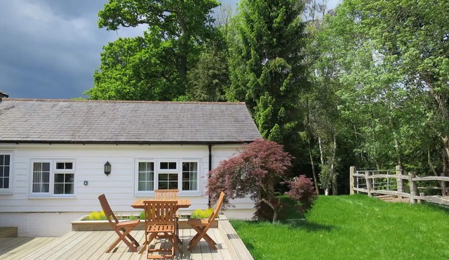 Dog-Friendly Farmhouse Annex for 4 in 1066 Country & High Weald AONB