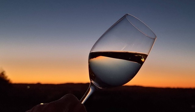 Dog Friendly Farm Stay - Excellent views and close to many wineries